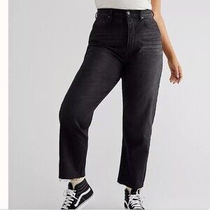 Free People We the free CRVY women’s Georgine mom jeans black size 35